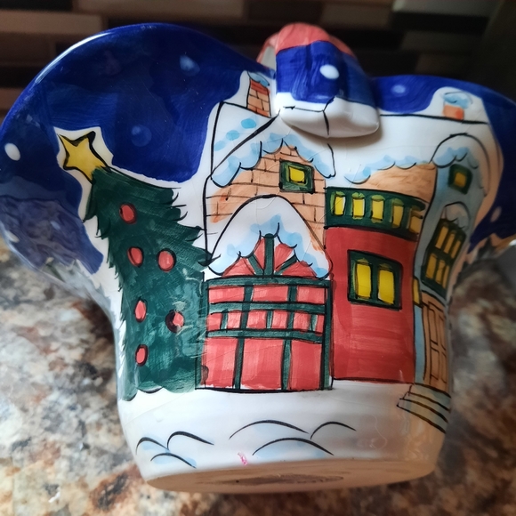 World Bazzar Ceramic Christmas Basket 7"H x 8"L x 6"W - Picture 4 of 6